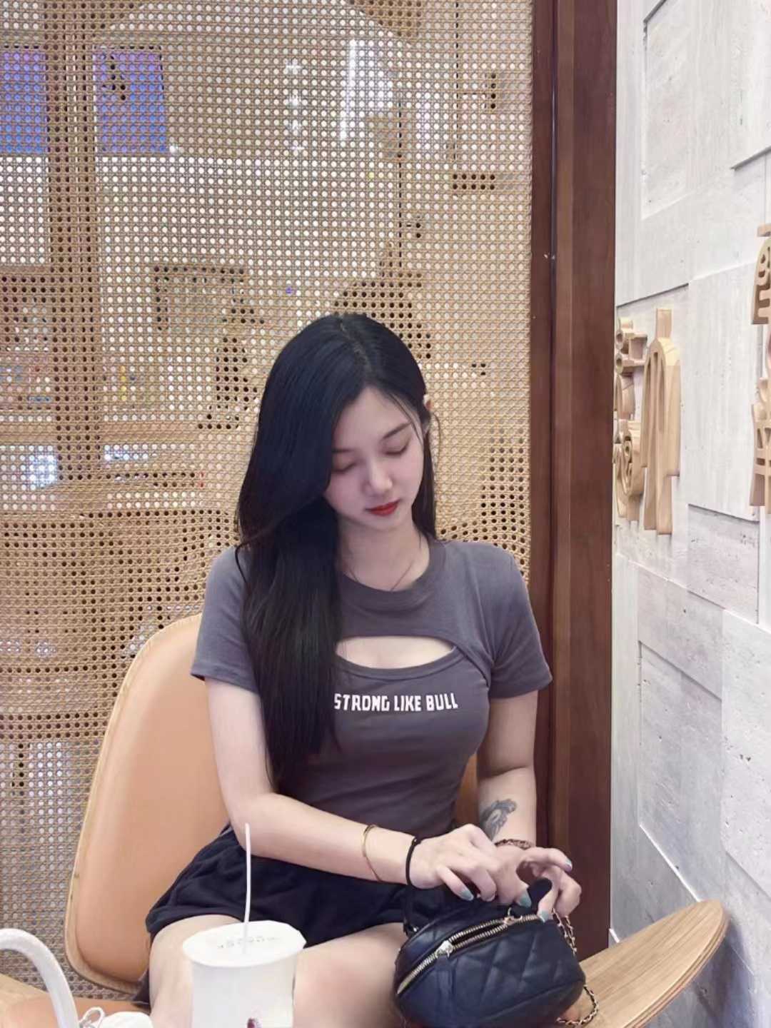 唇拔罐，69式脱内裤互舔等