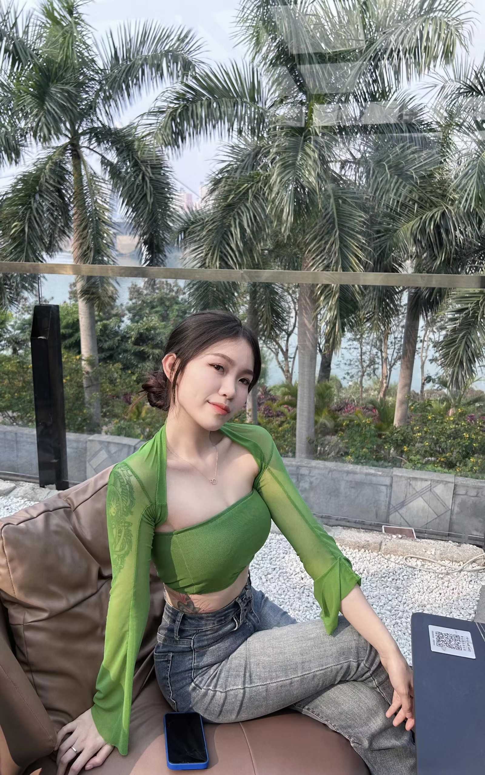 一个字紧，有种情人的感觉