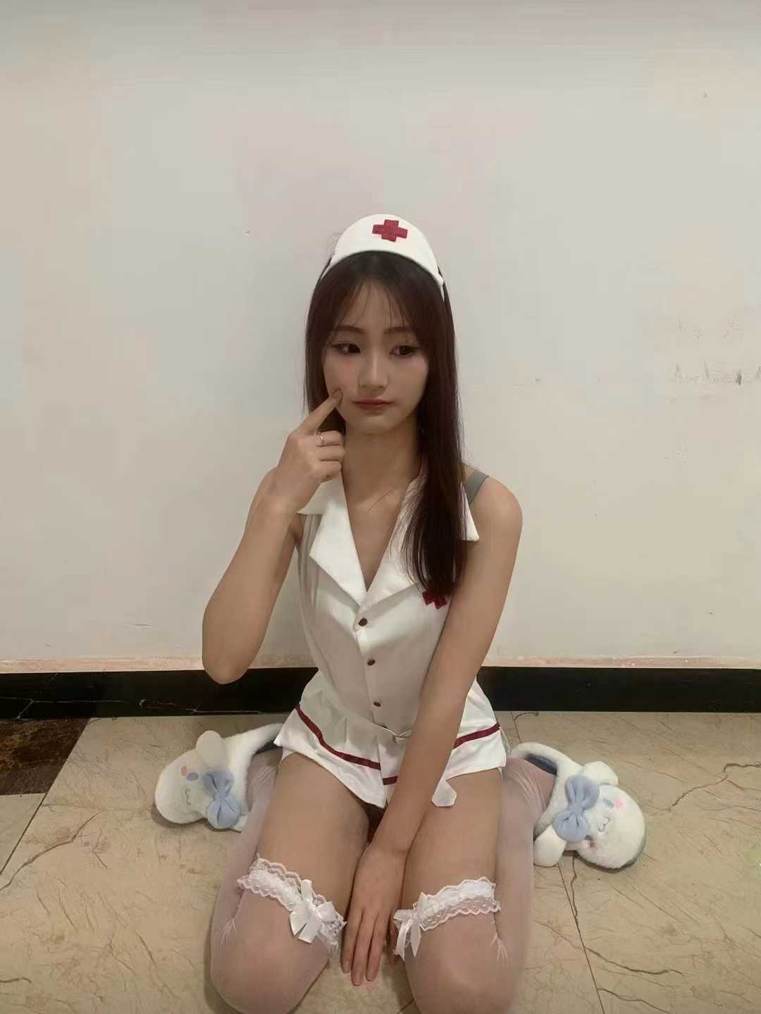 人也很漂亮的，很紧水多！