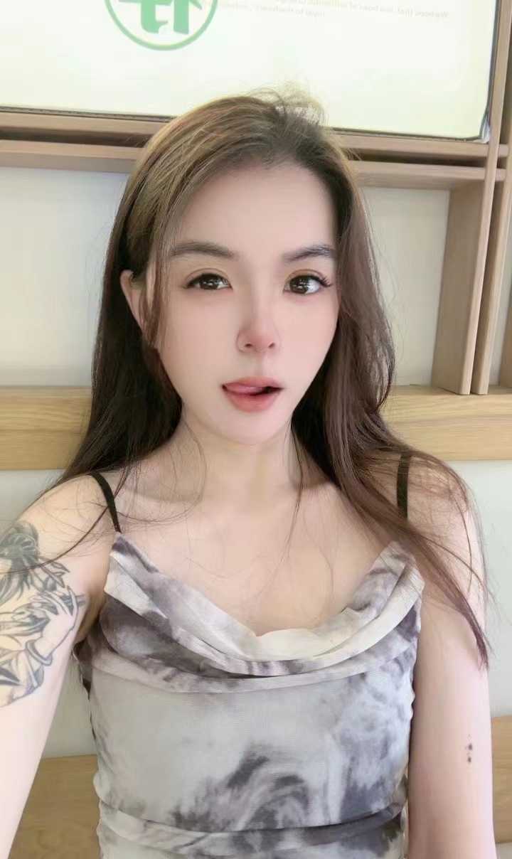 主打一个字嫩，下面很紧