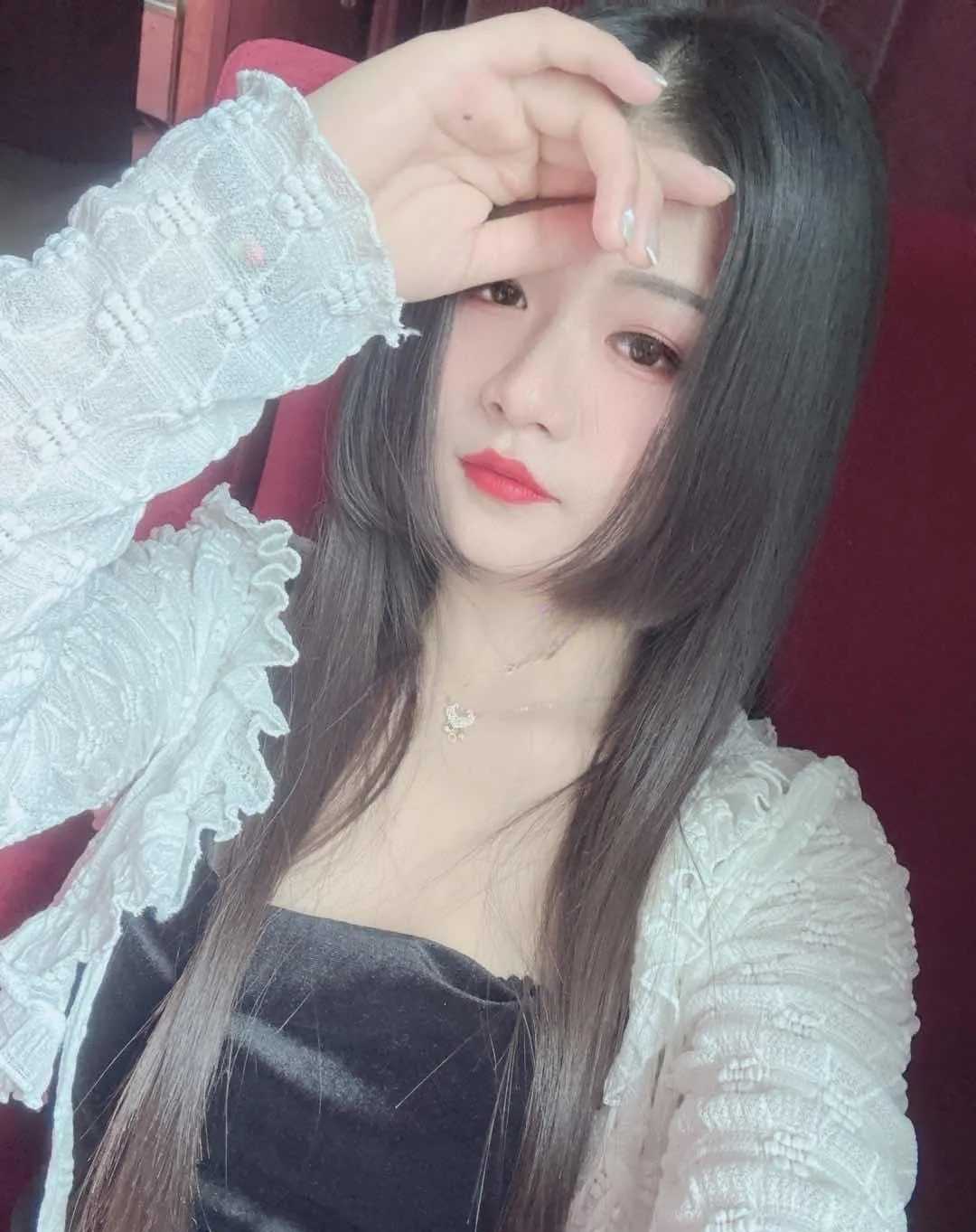 朝阳长发性感小颜