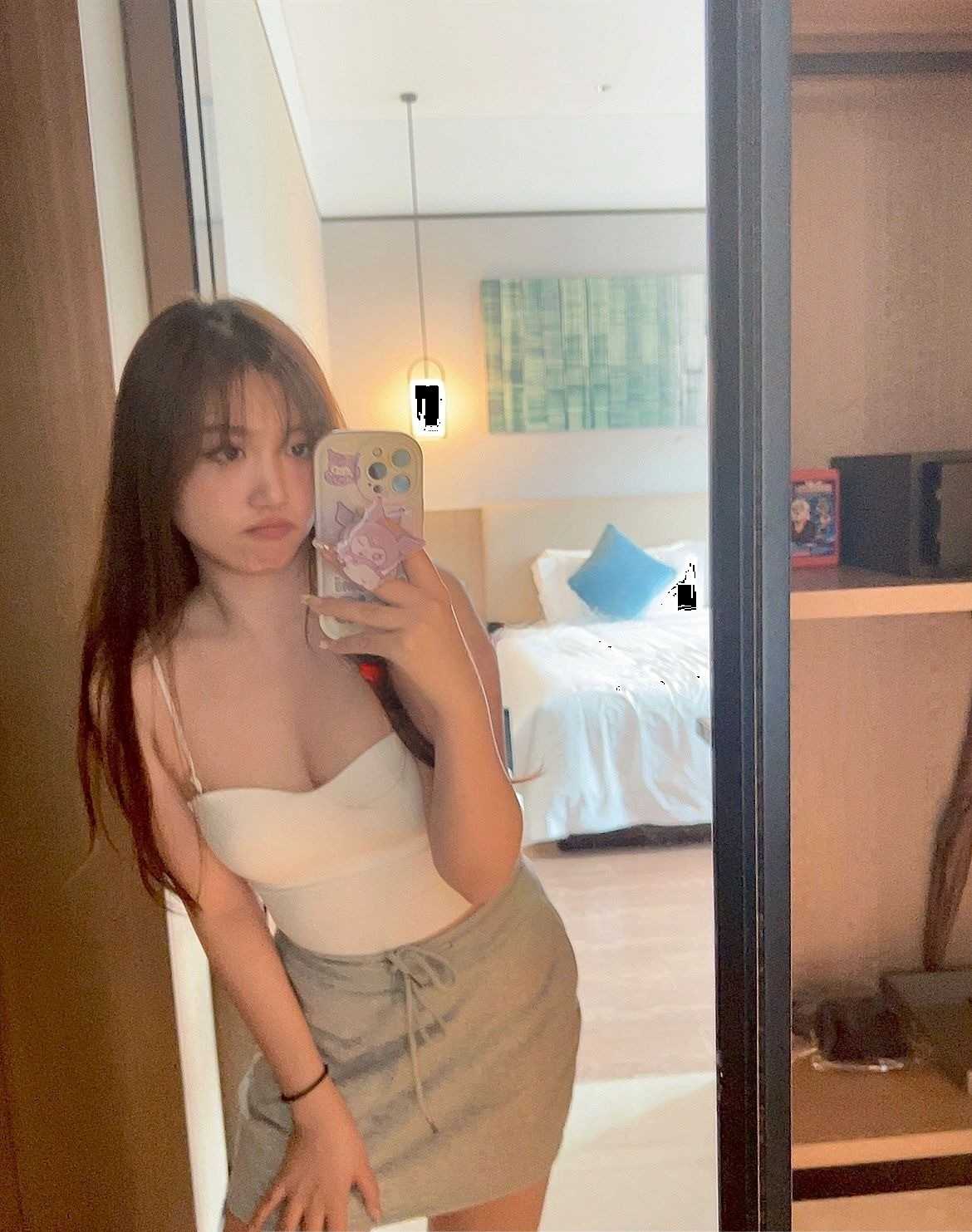 大长腿酥胸妹子