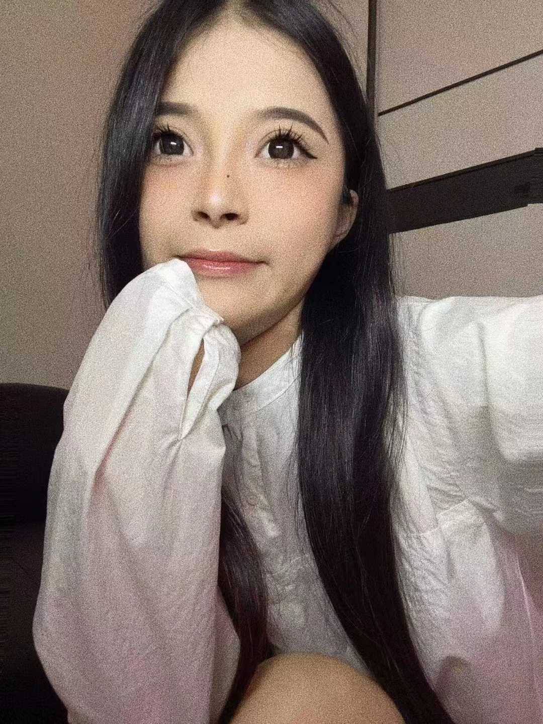 长相清纯的小美女七七