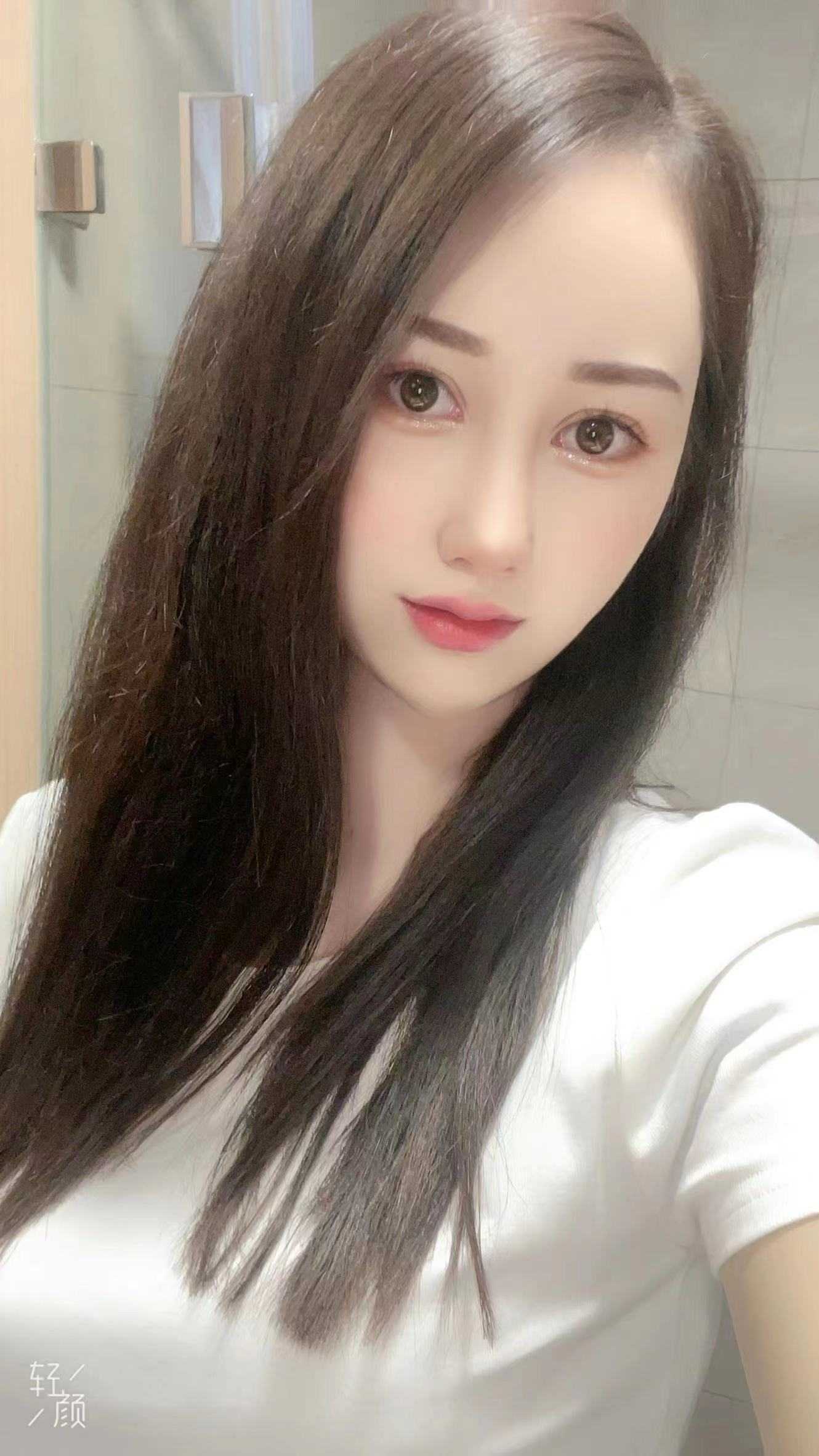 纯纯的性感美女一枚