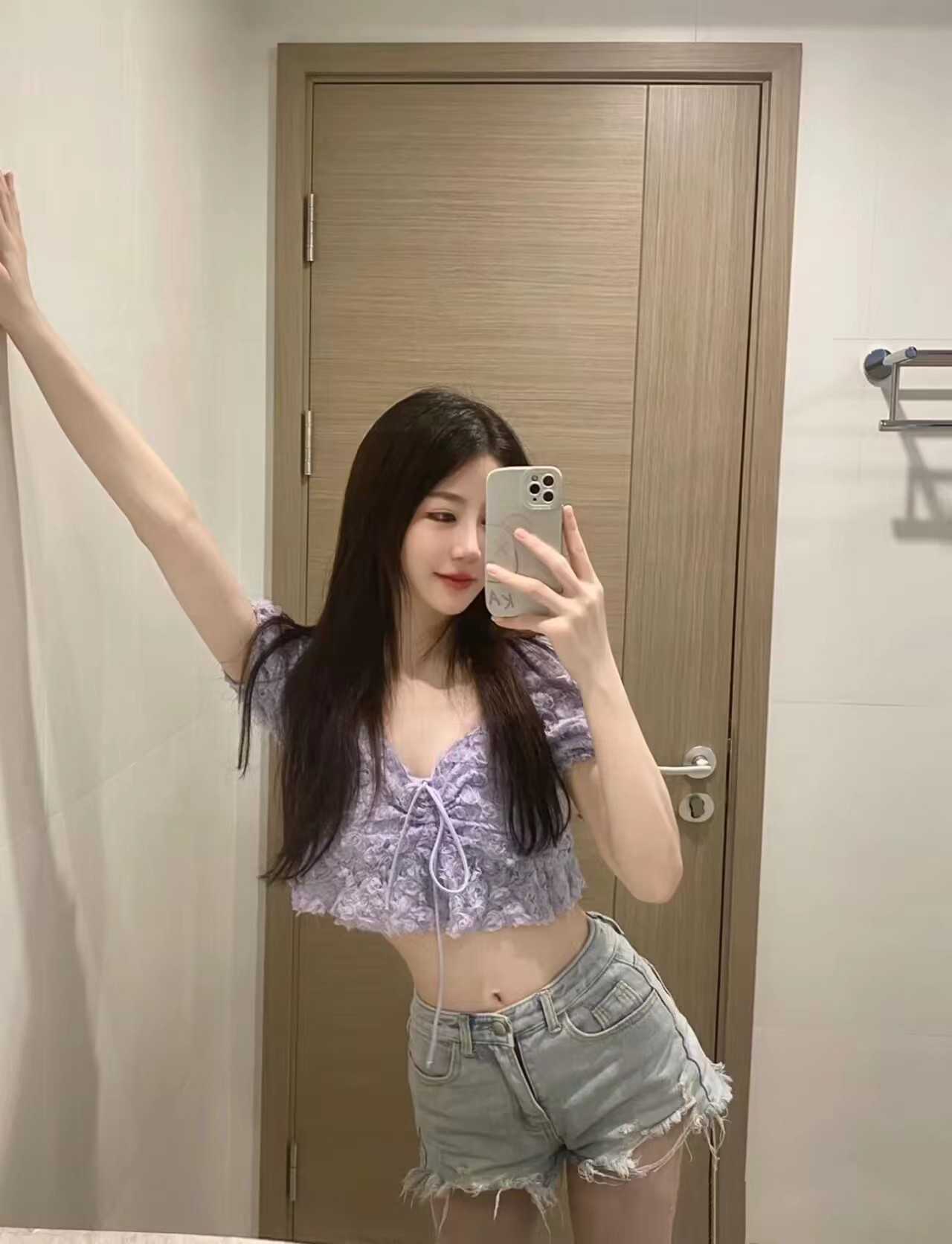 身材火辣年轻漂亮