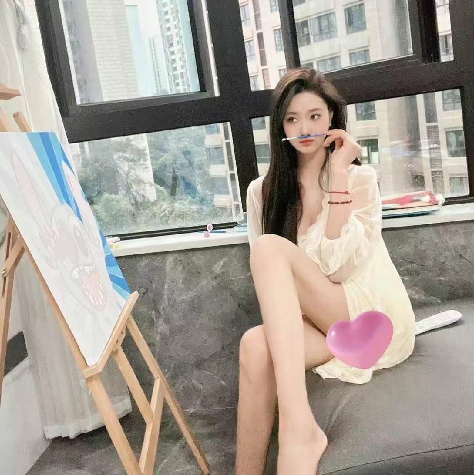 两只让人爱不释手的大白兔