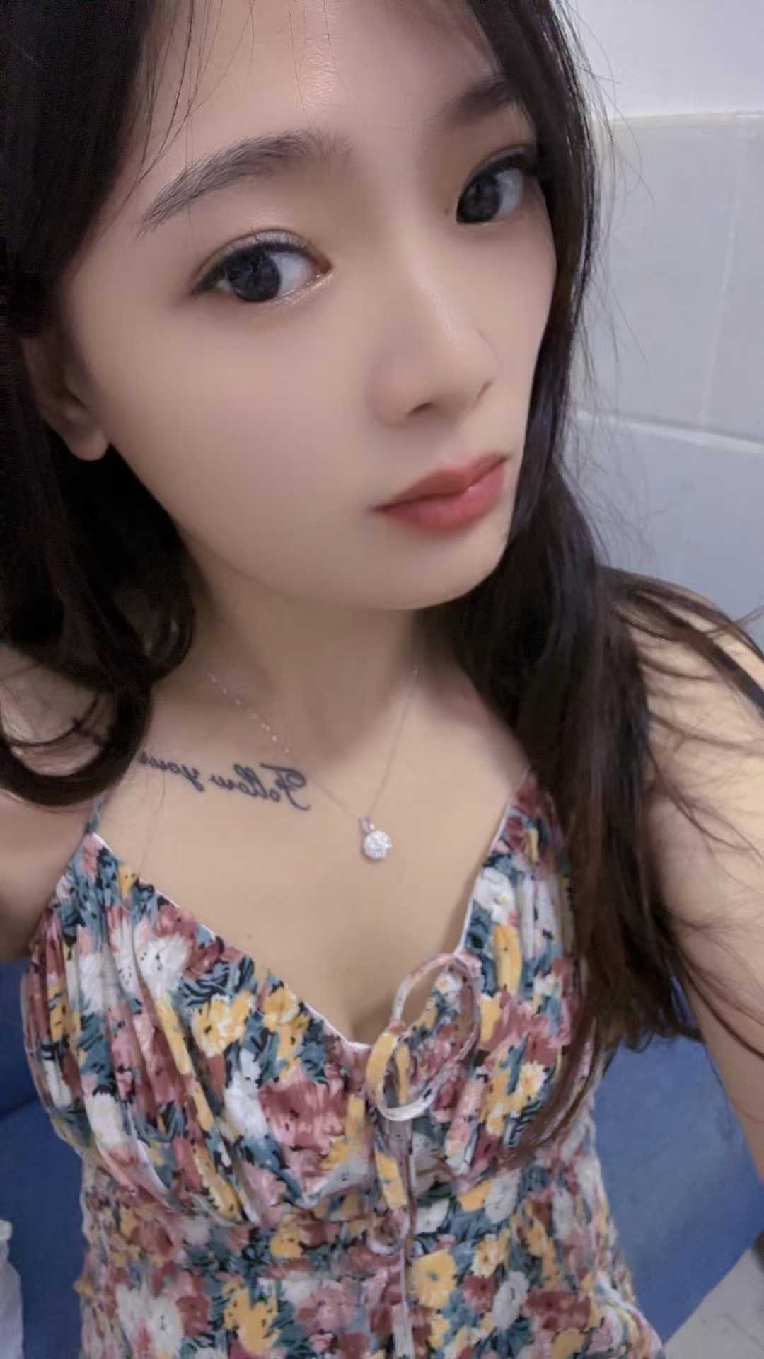 大胸粉鲍水多的妹妹