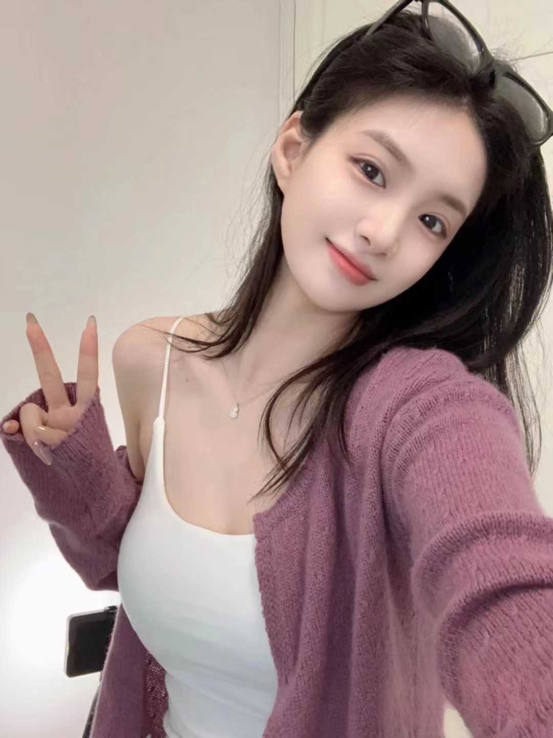 粉色情趣诱惑小美姐