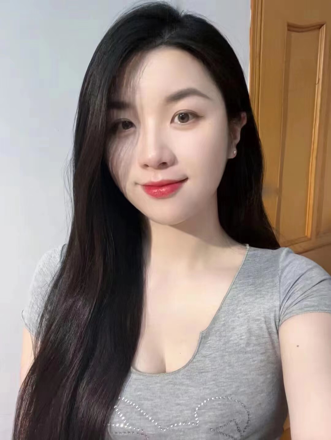 年轻漂亮，很润滑