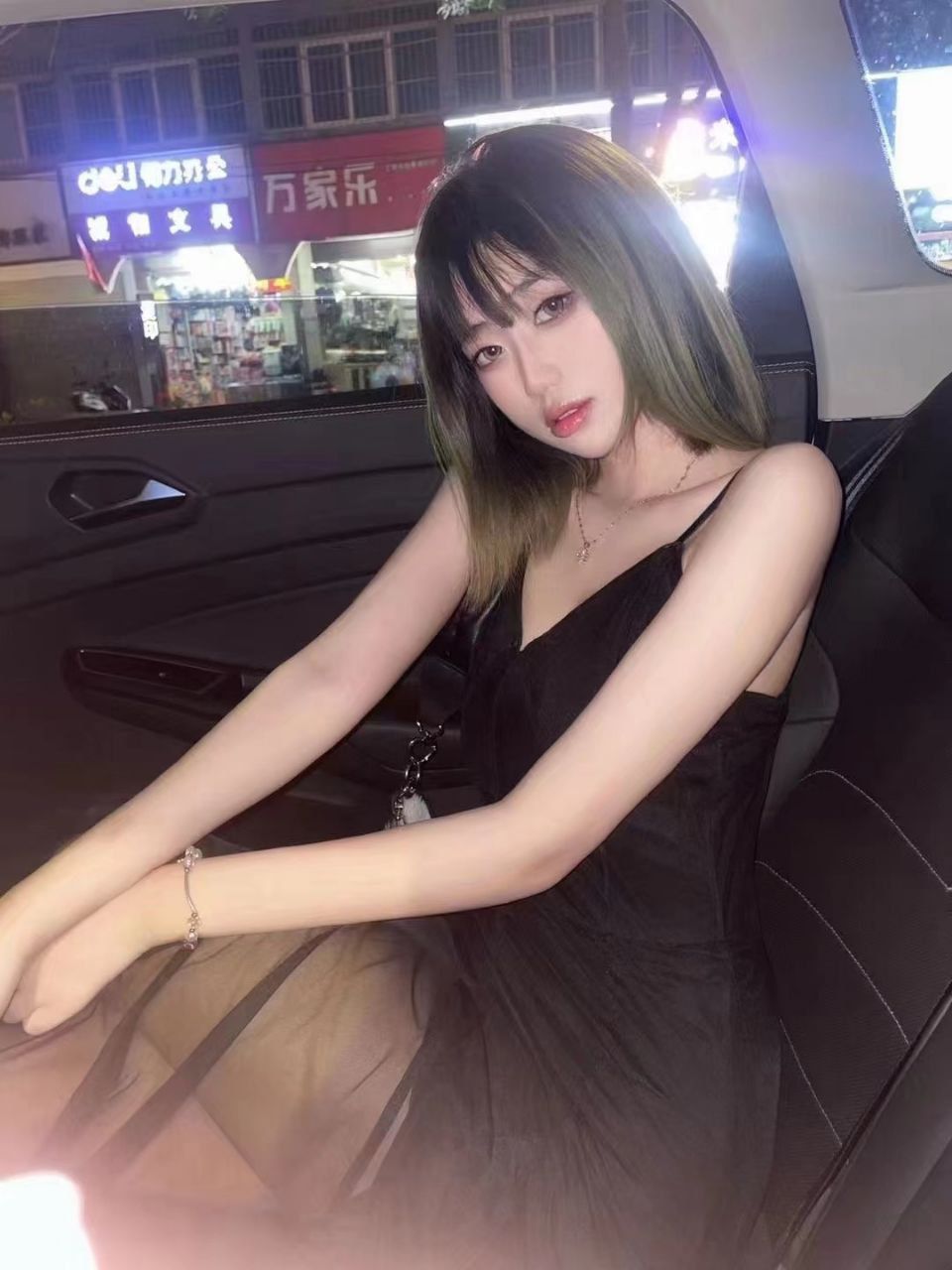 赛罕区体验年轻漂亮的小美女