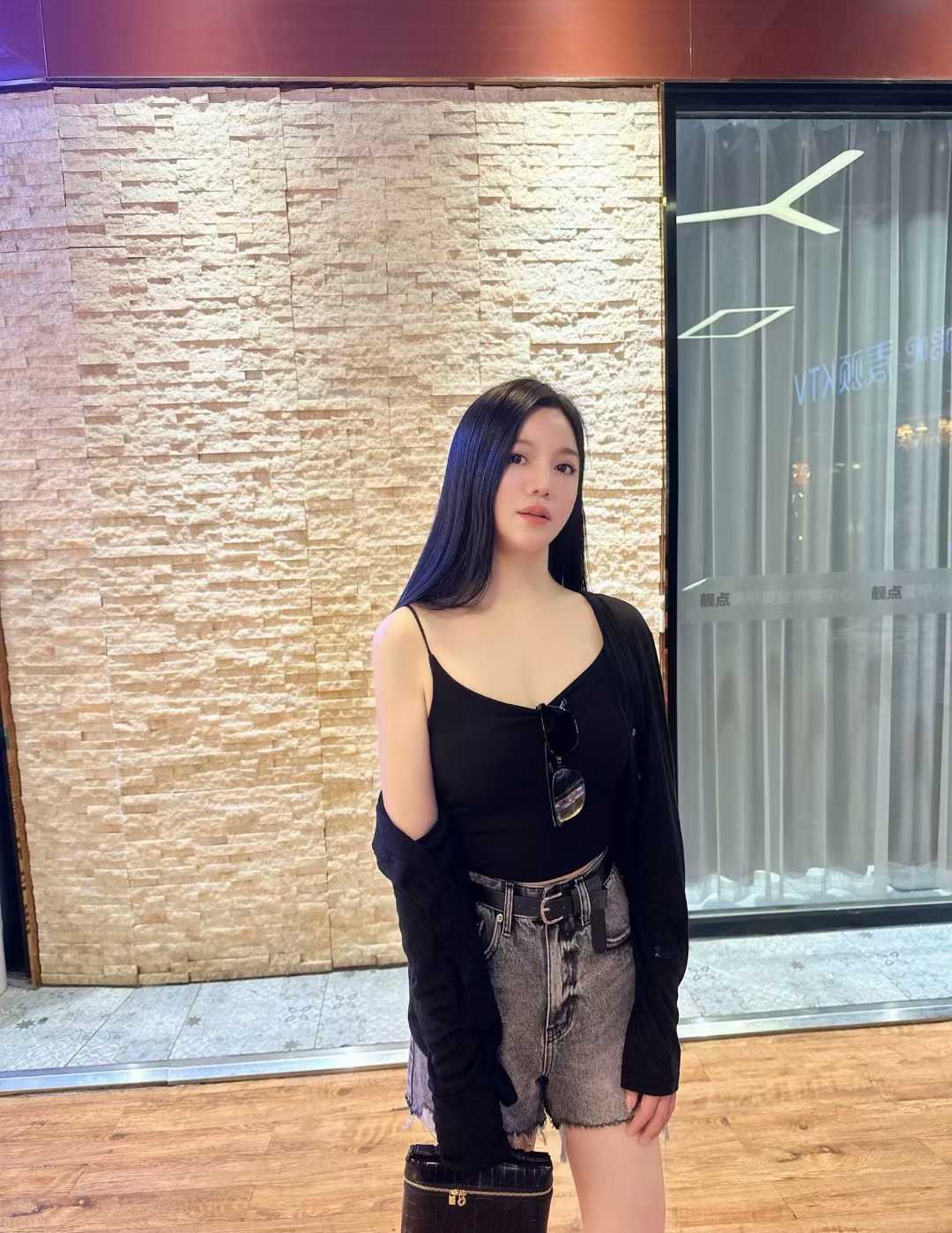 身材绝佳颜值不错的小姐姐