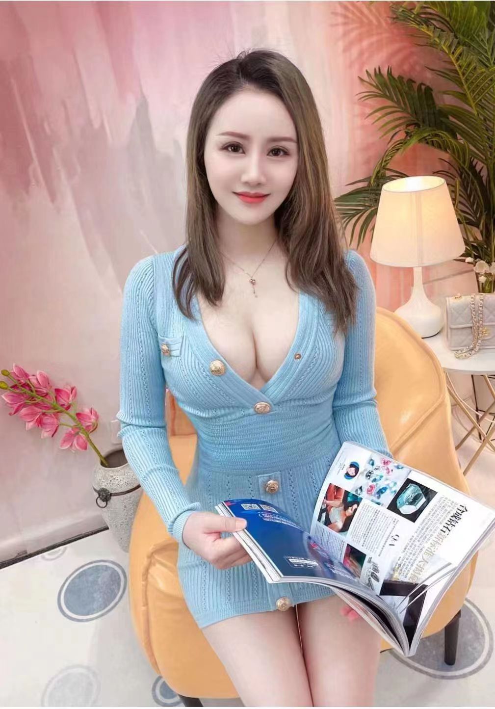 一手揉一个大奶，最后激情释放