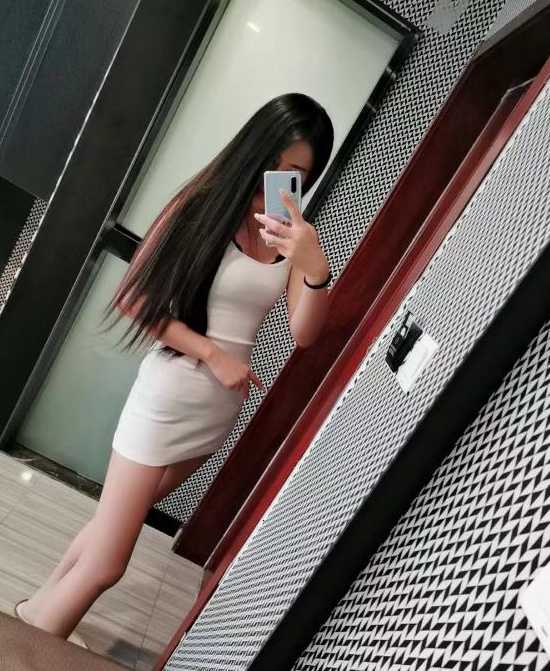 身材纤瘦型小姐姐