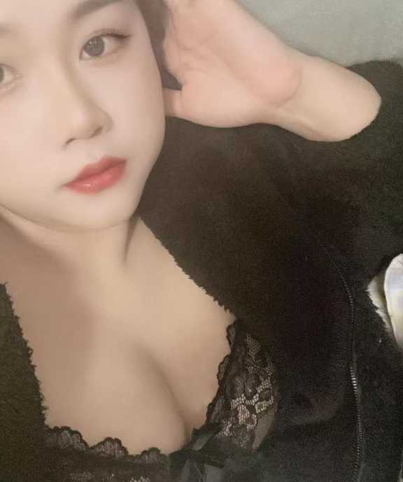 微胖服务型妹子