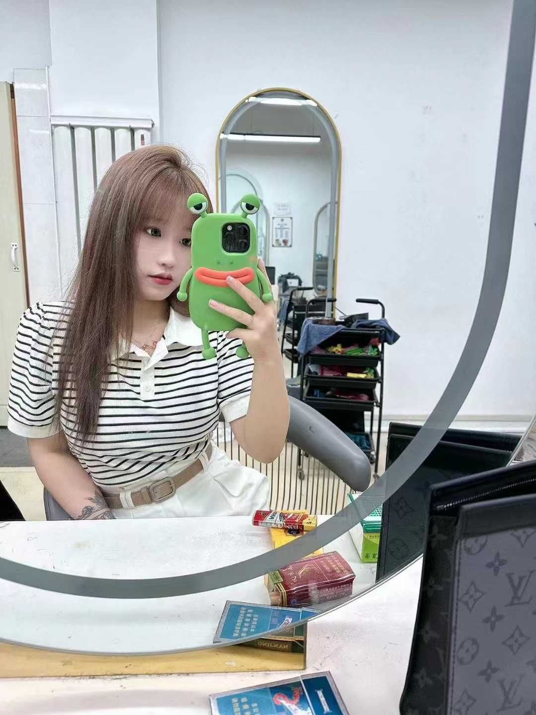 超级给力的00后嫩妹