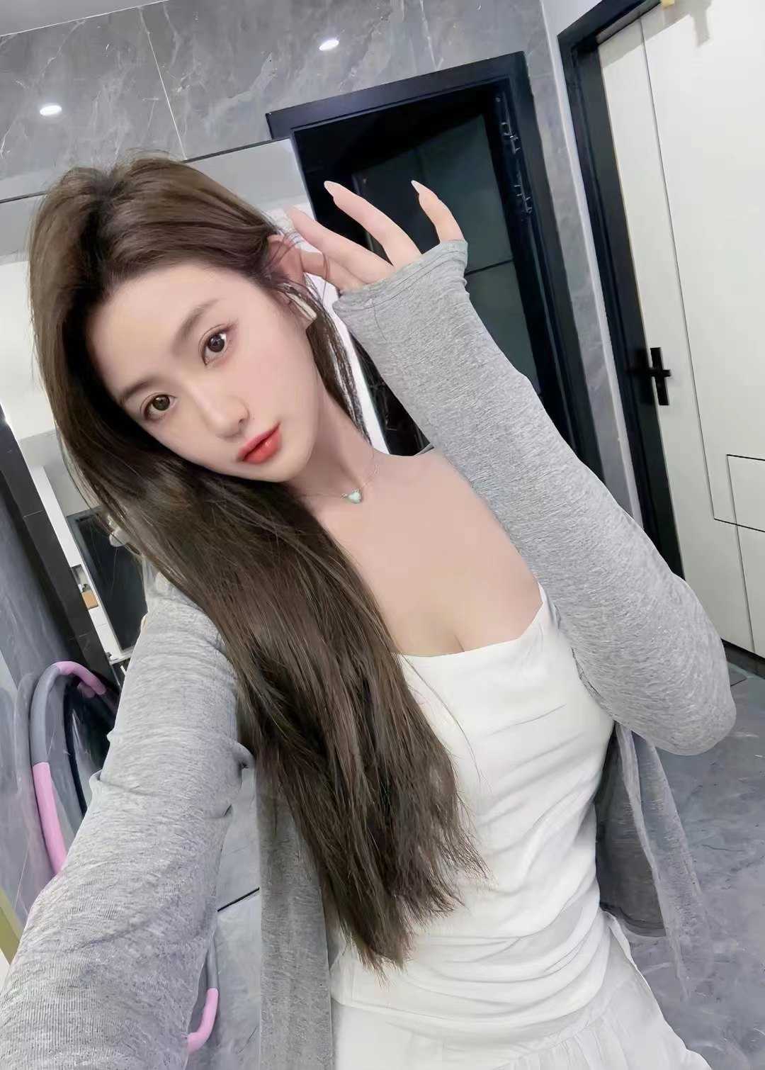 身材颜值真的很棒，值得一去