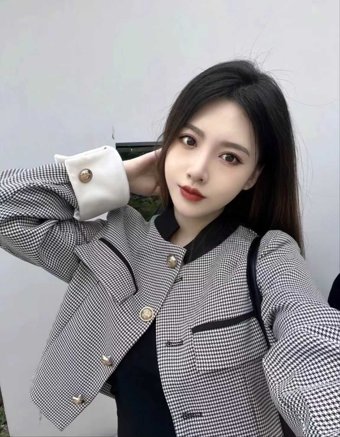 性感姿势配合的小姐姐