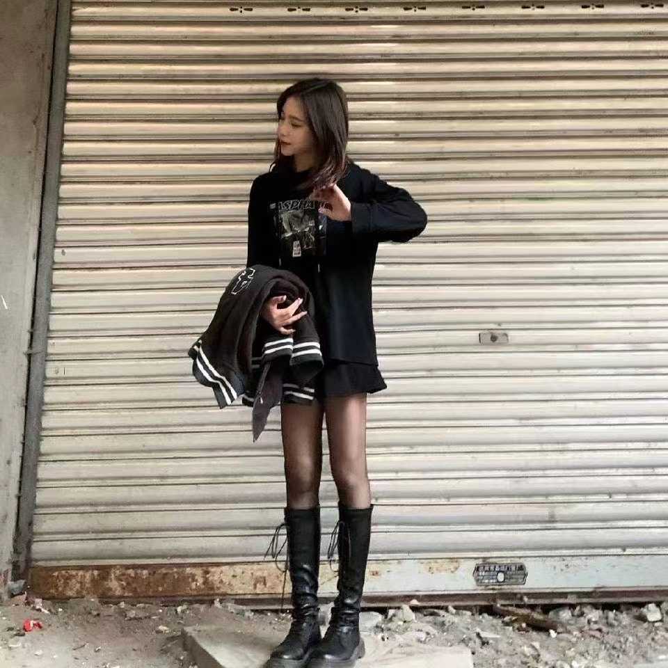 妹子身材绝了，抱着很有感觉