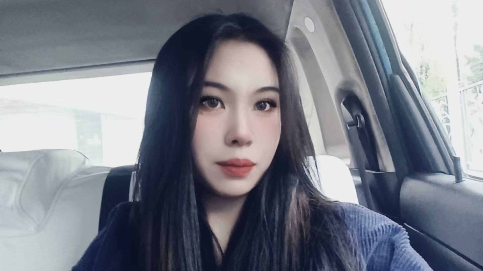 大嘴唇小欲女