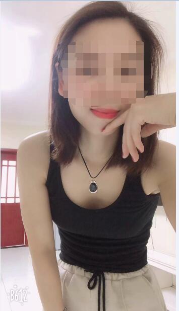 约战性感美女小老板