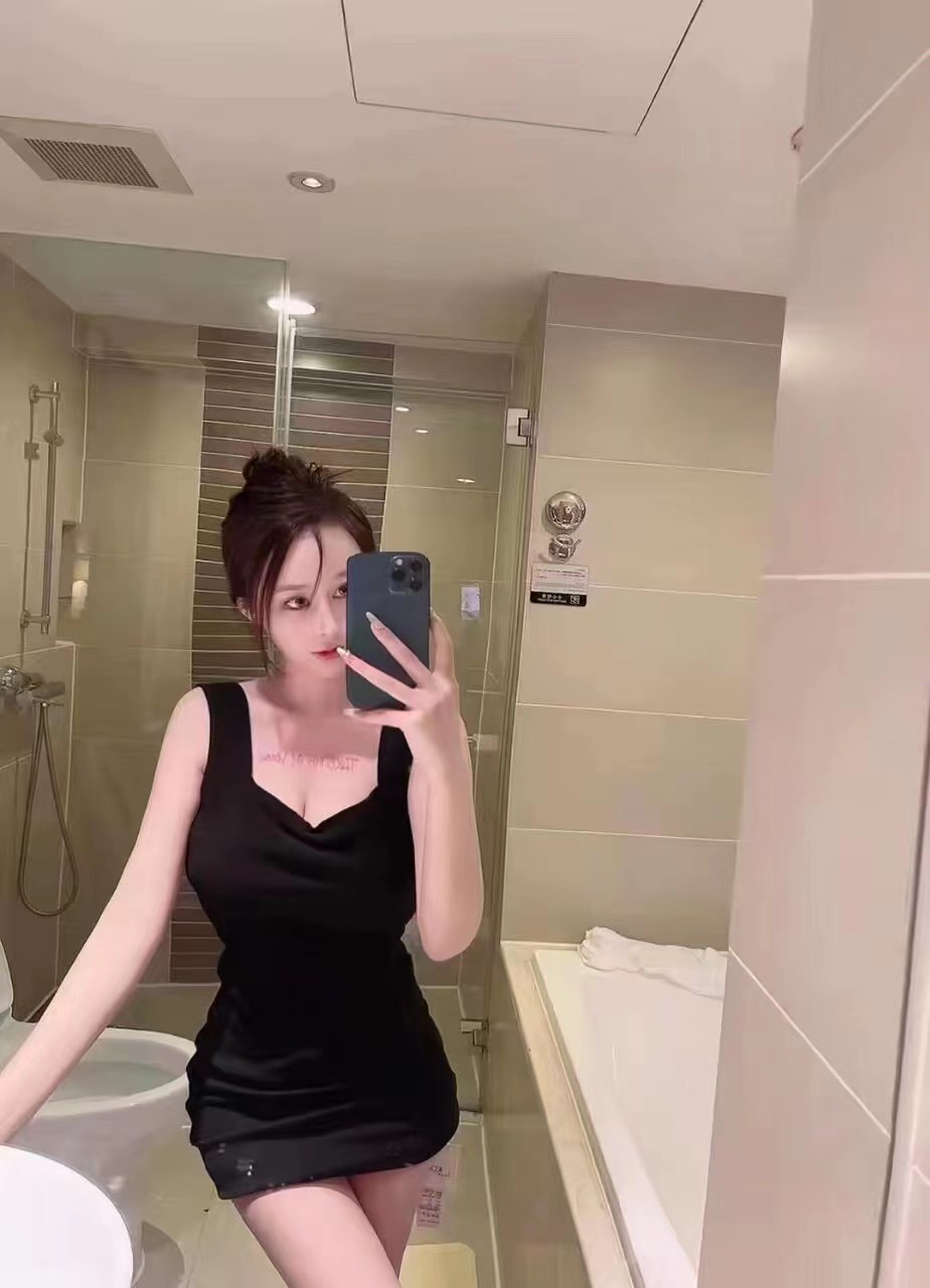 胸大屁股翘腰细，粉嫩水多