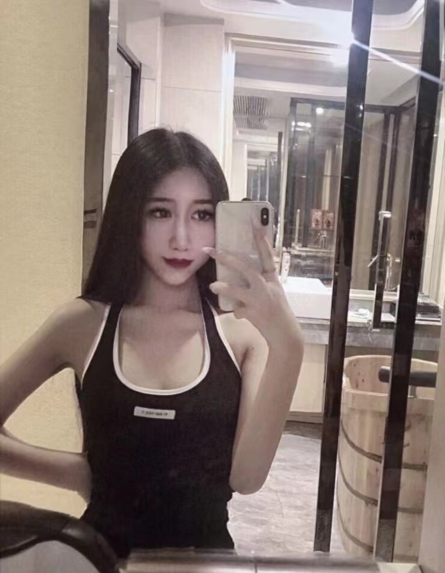 兼职妹妹，皮肤超好，又滑又嫩