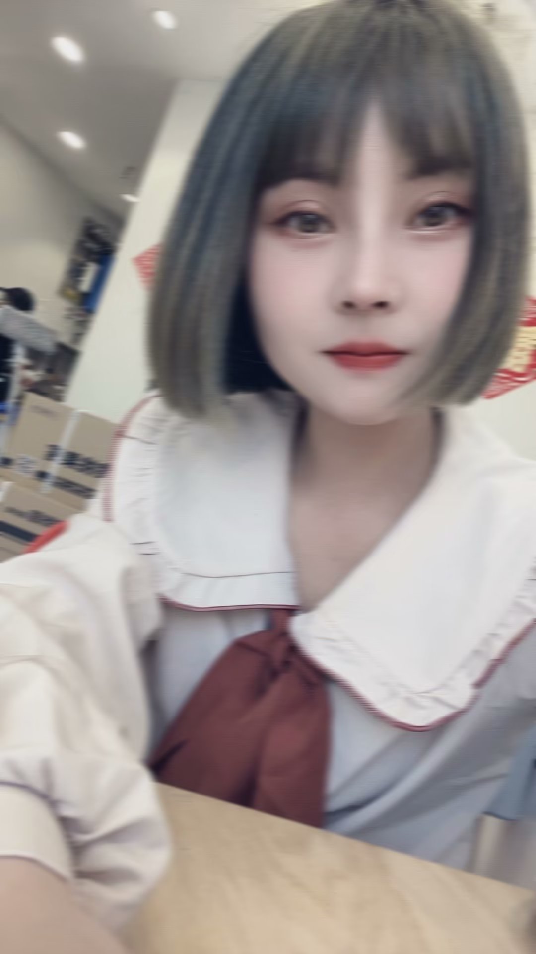 爱打游戏的小姐姐