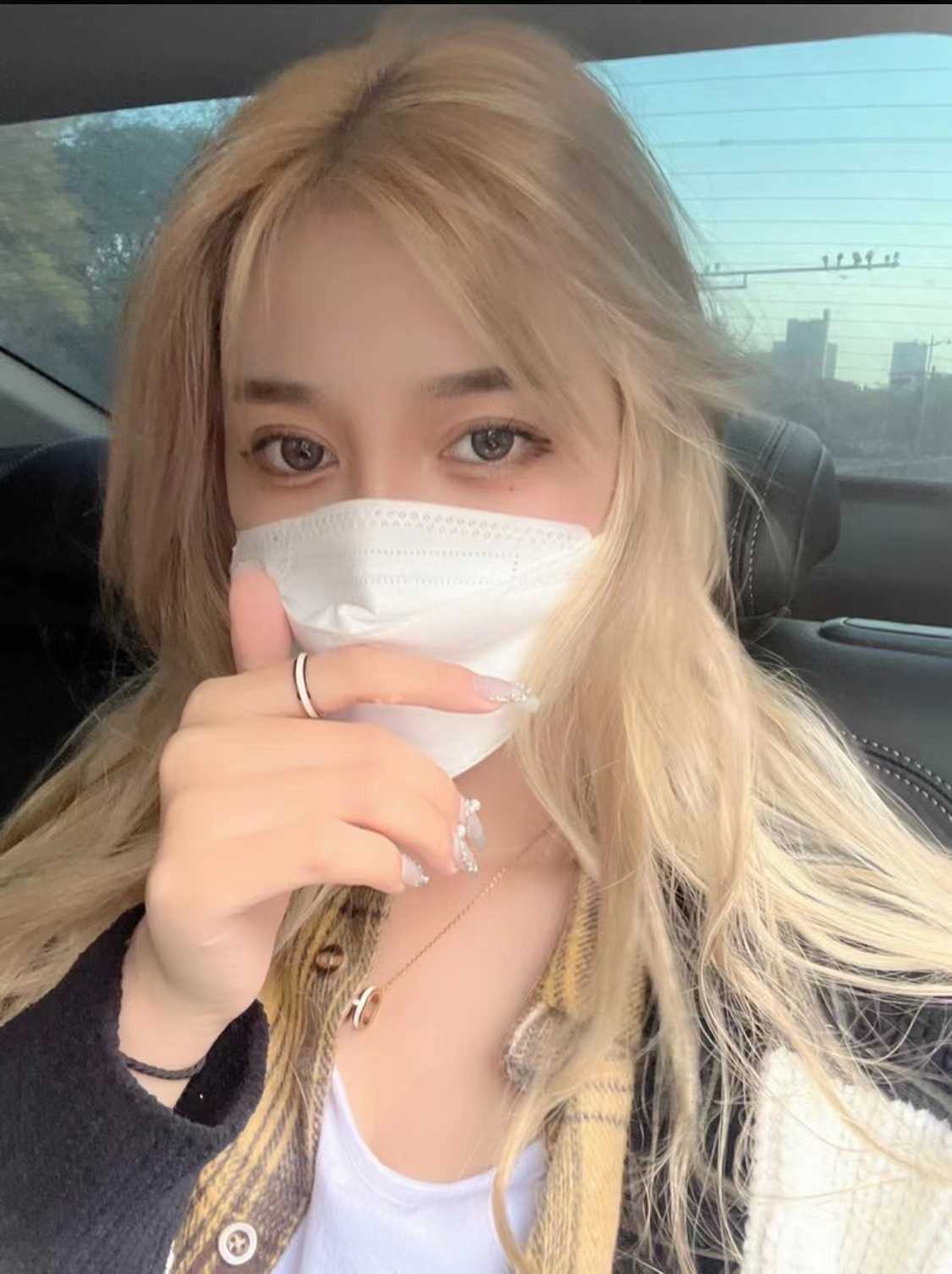 金发美女，身材颜值没得说