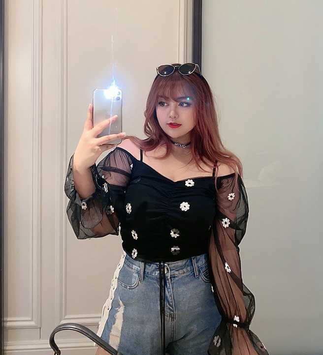 分享一个丰满大胸妹