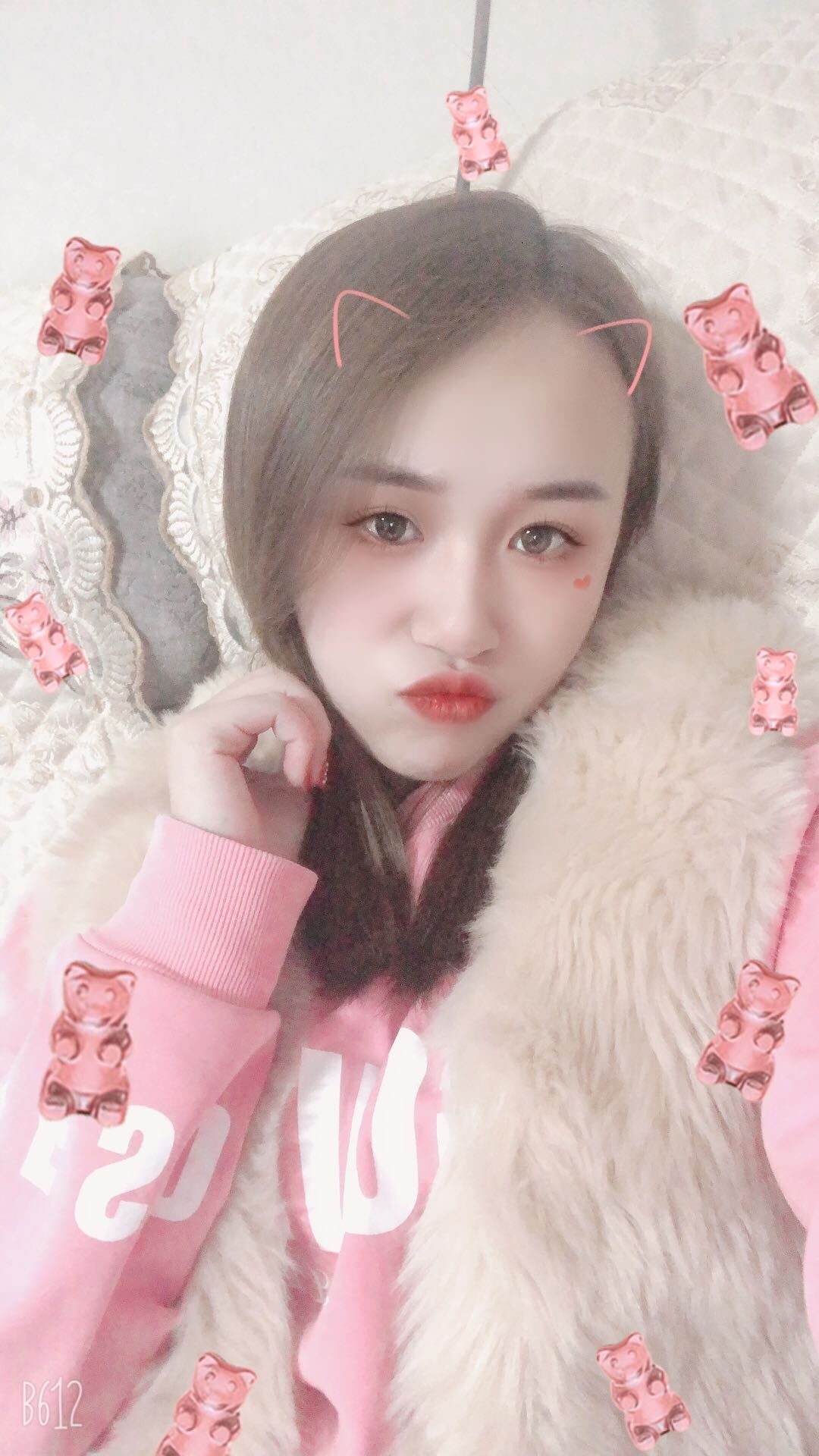 可爱又调皮的性感小萌妹