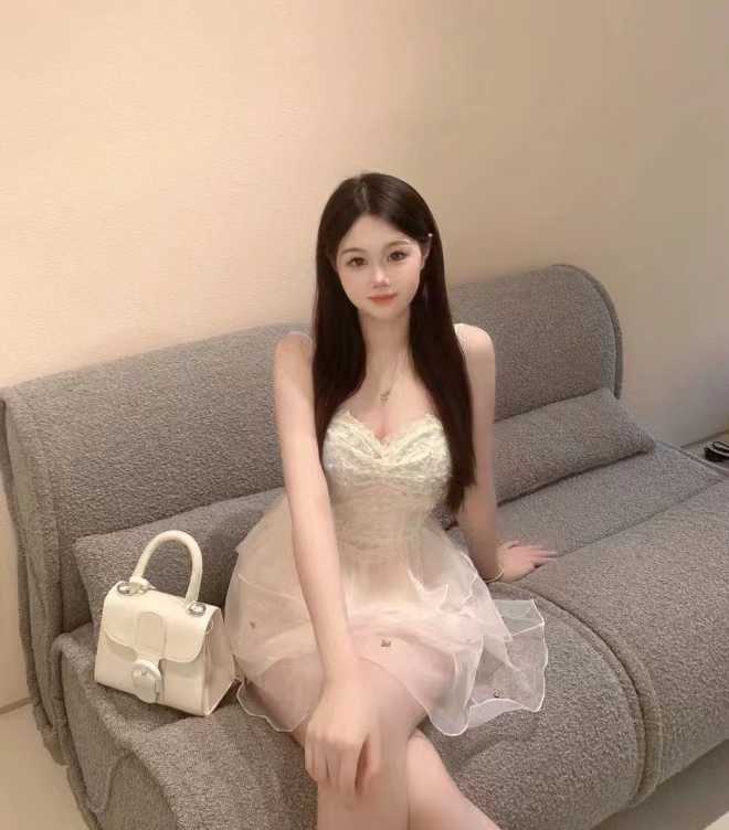 小姐姐胸挺，比较主动