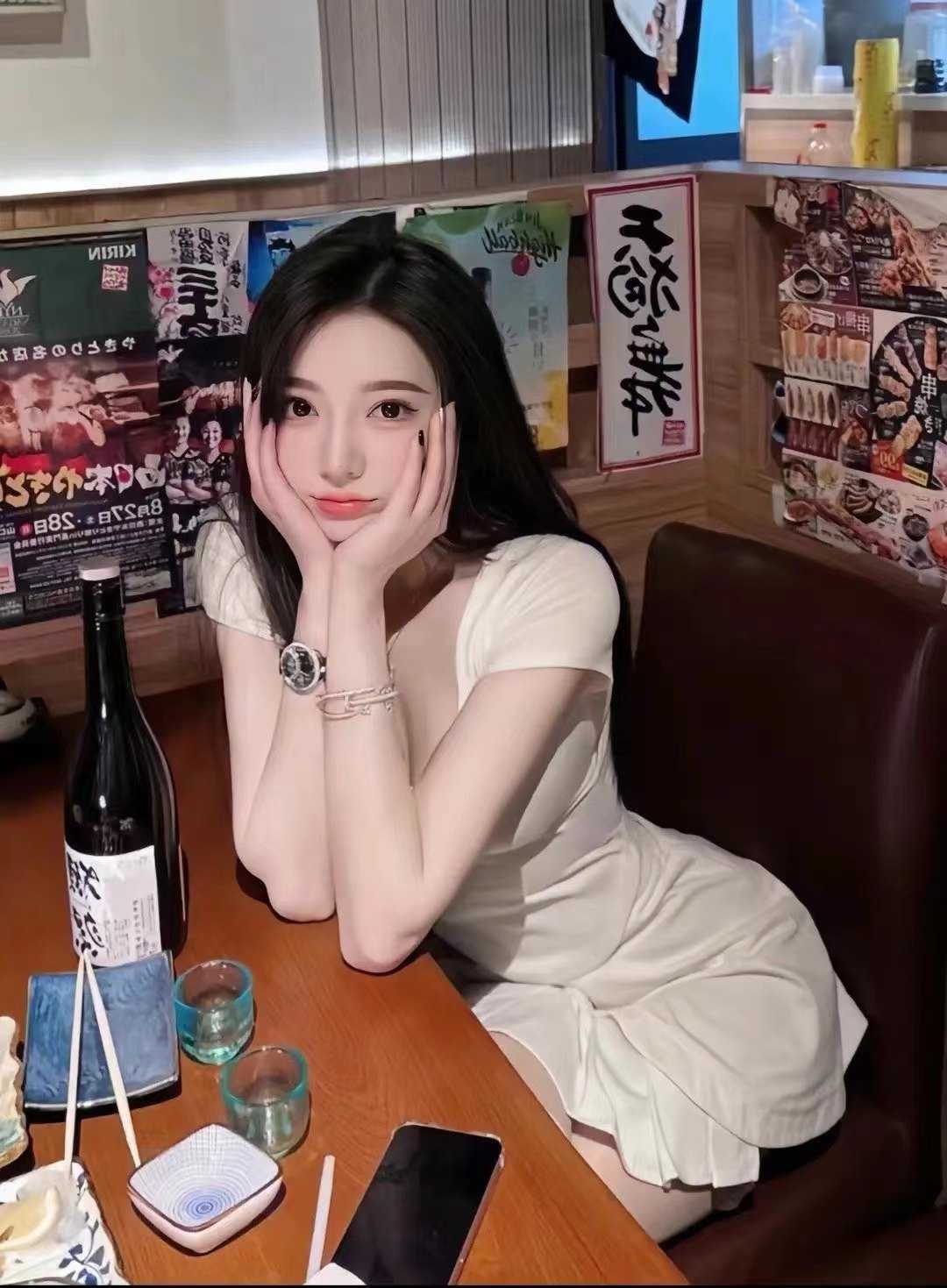 身体柔软丰满有料的气质美女