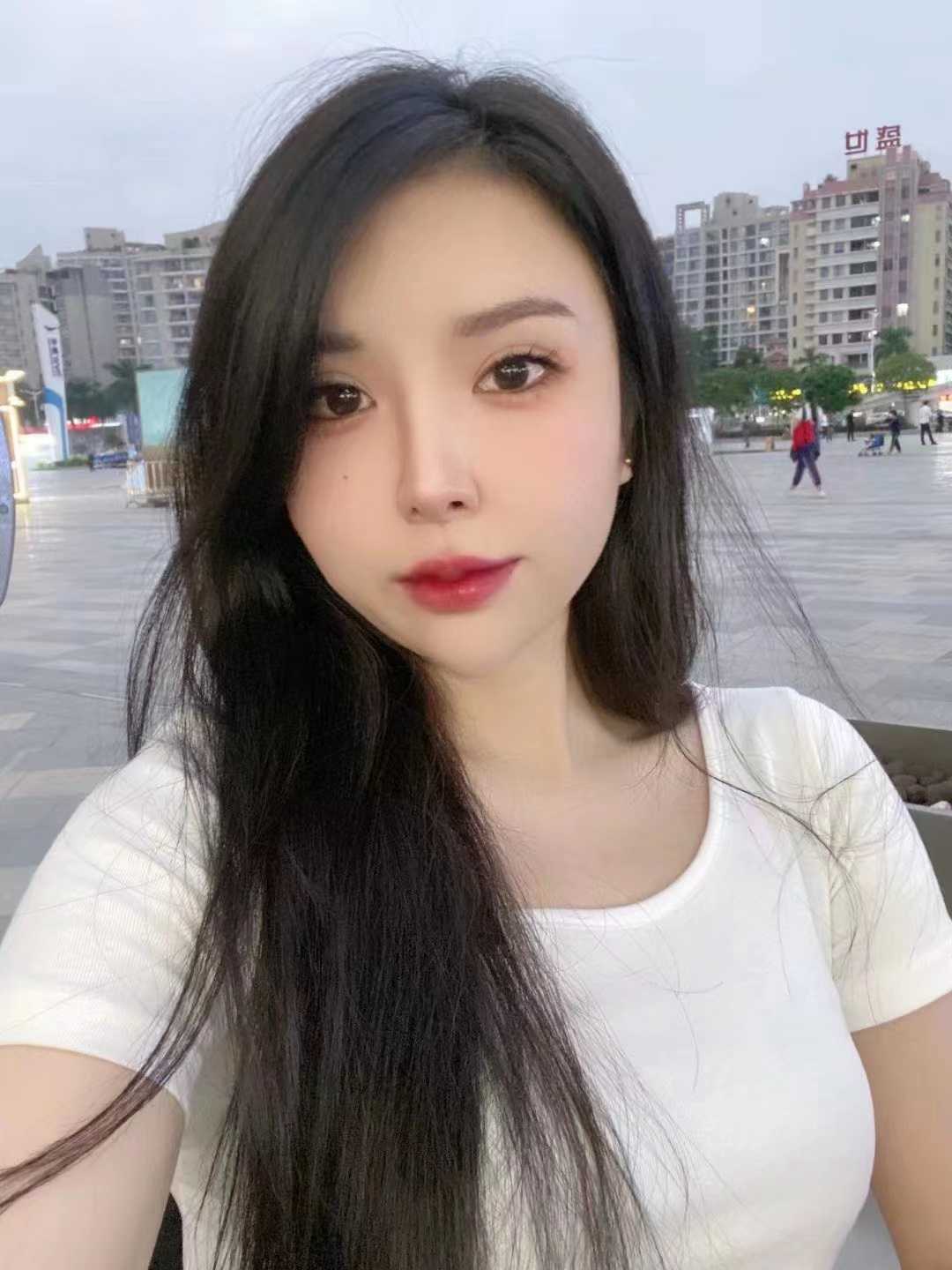 帮她脱衣服太爽了，我弟弟受不了.....