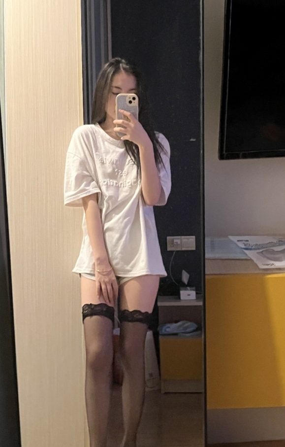 00后身材好小美女