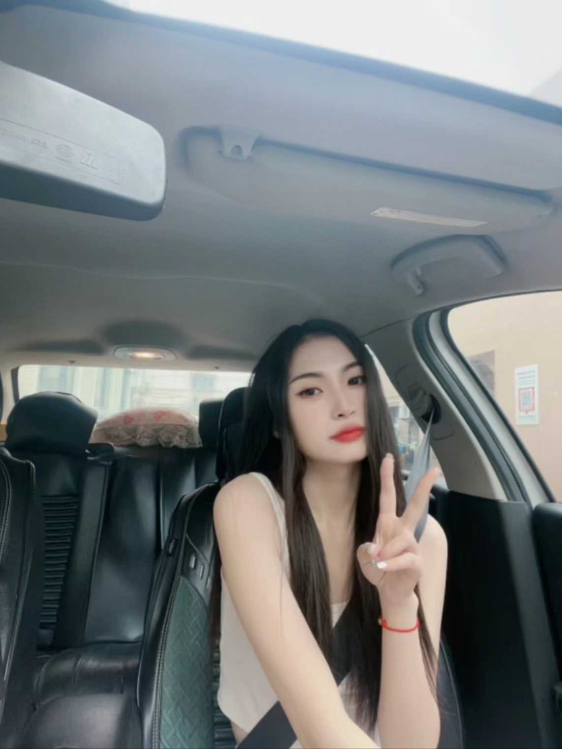 00后身材好小美女