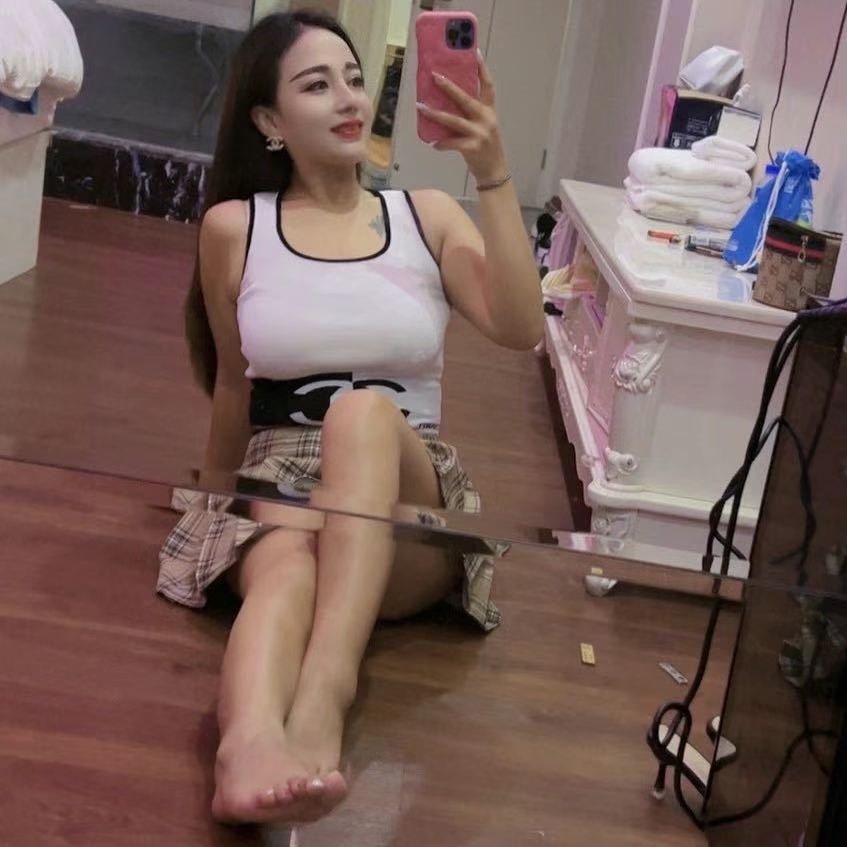 大奶，性感兼职妹妹