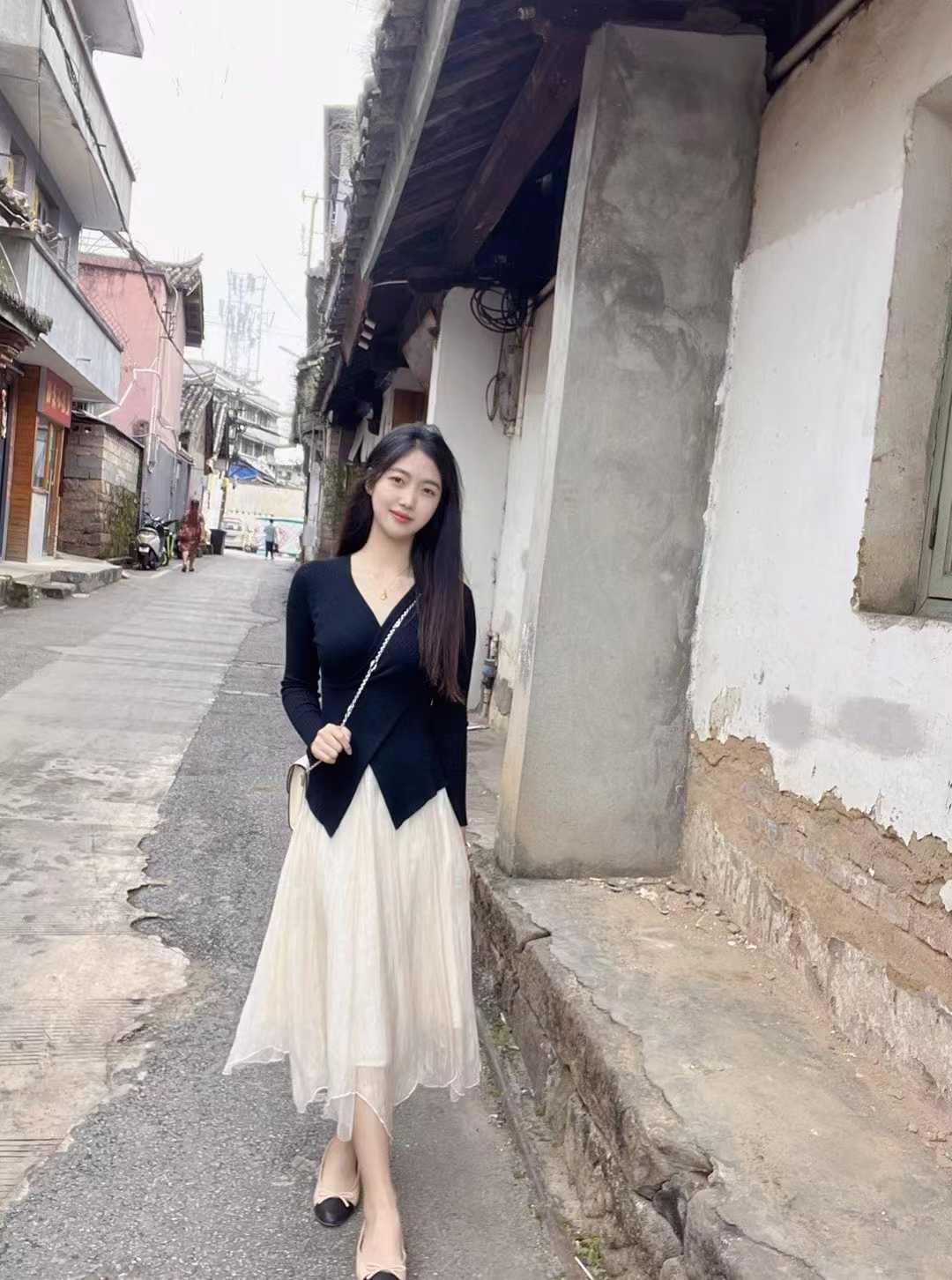 身材不错的漂亮小妹