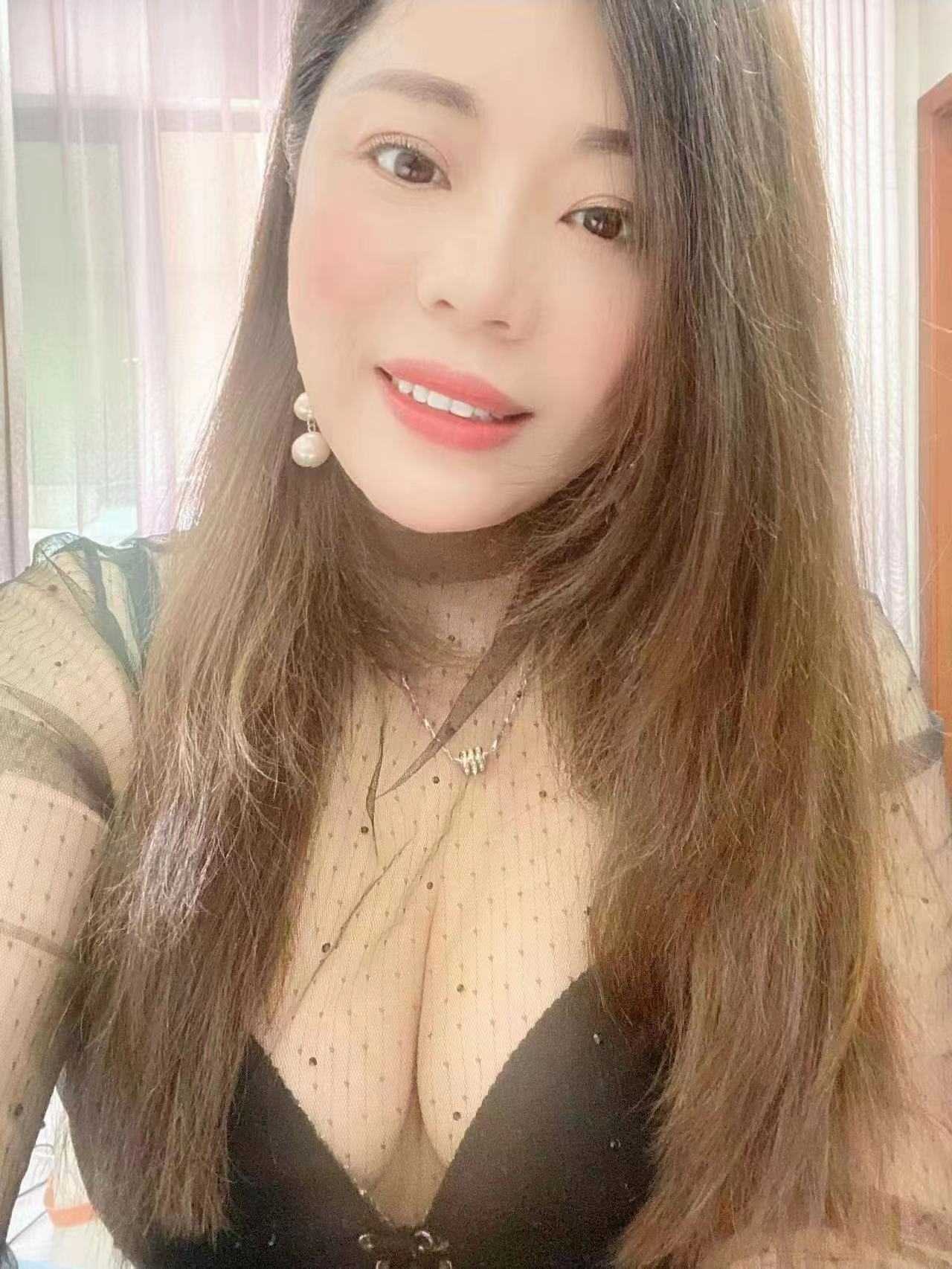 一号广场少妇香水百合。