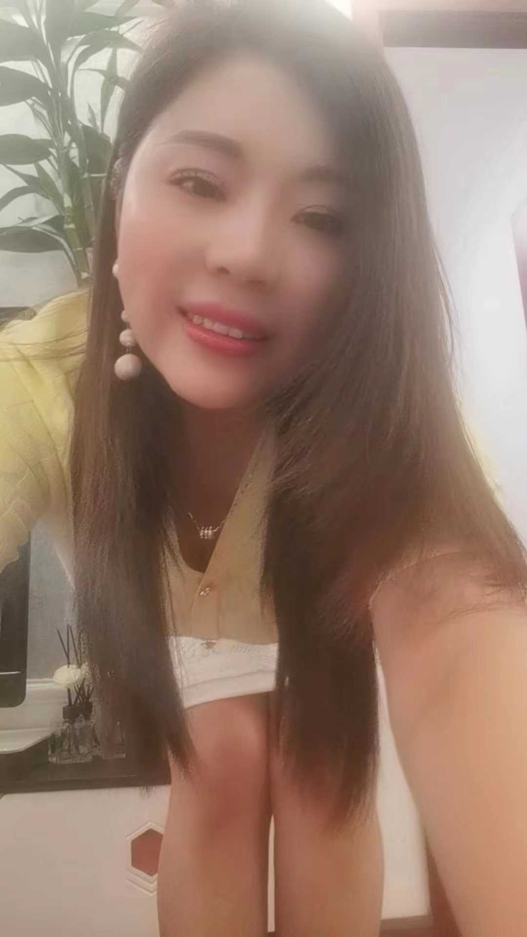 一号广场少妇香水百合。