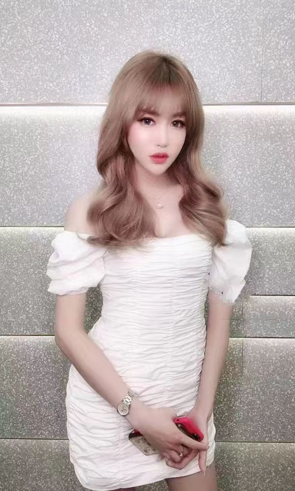 奶子蛮挺，揉起来是真的爽