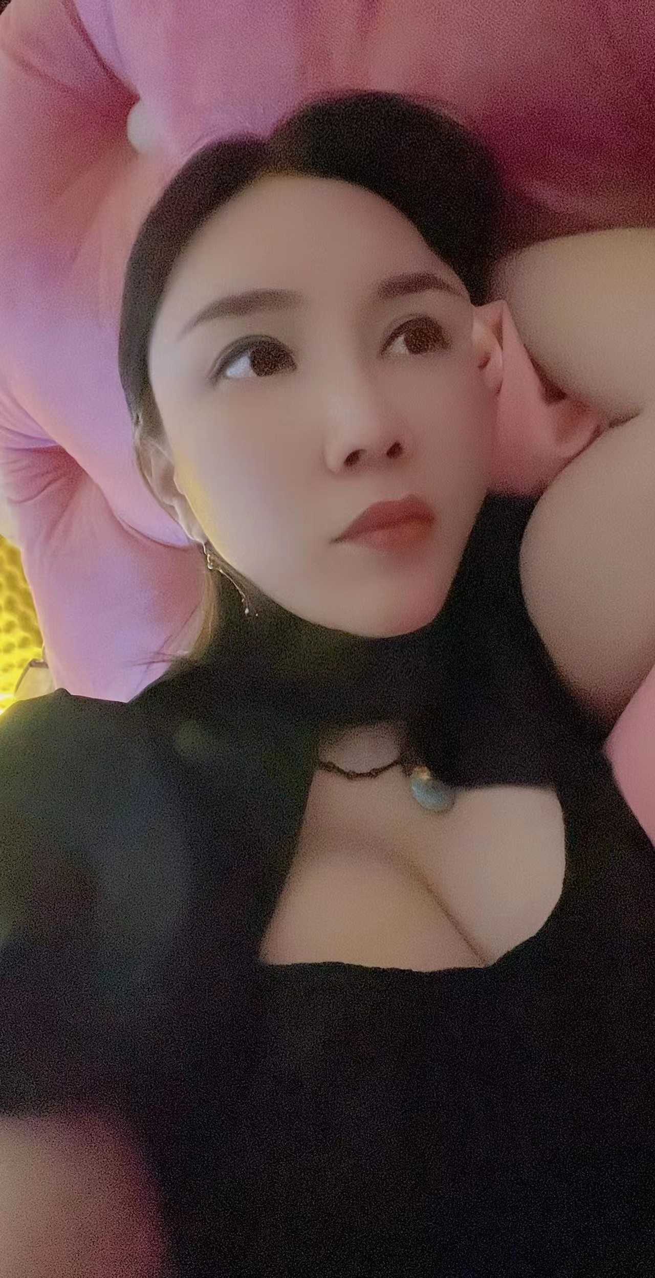 胸大价格超合适妹子