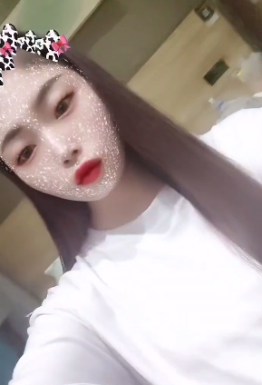 颜值还可以身材好，大长腿