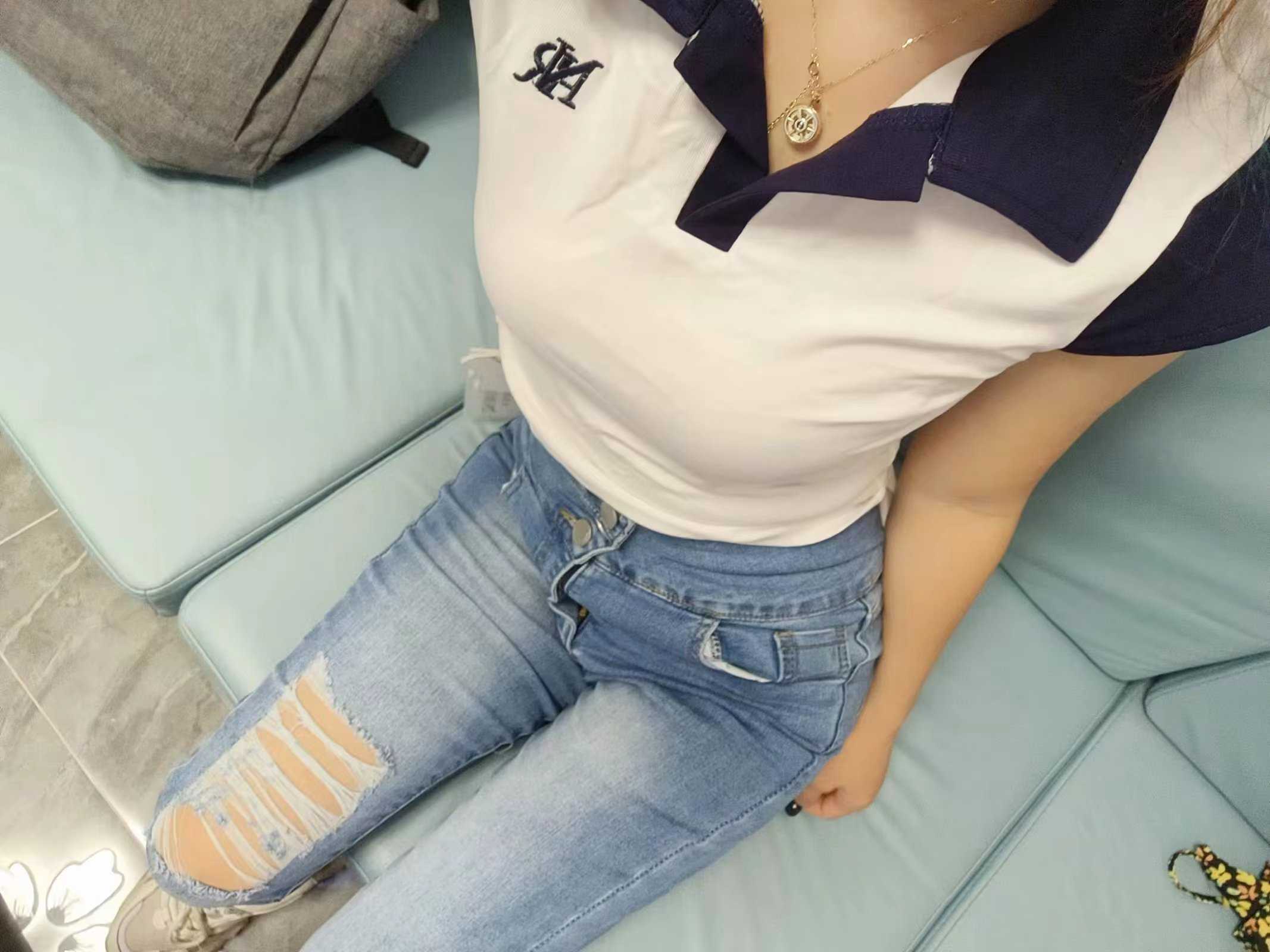 小巧玲珑可爱的小姐姐