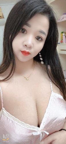 验证一性感胸大小桃子