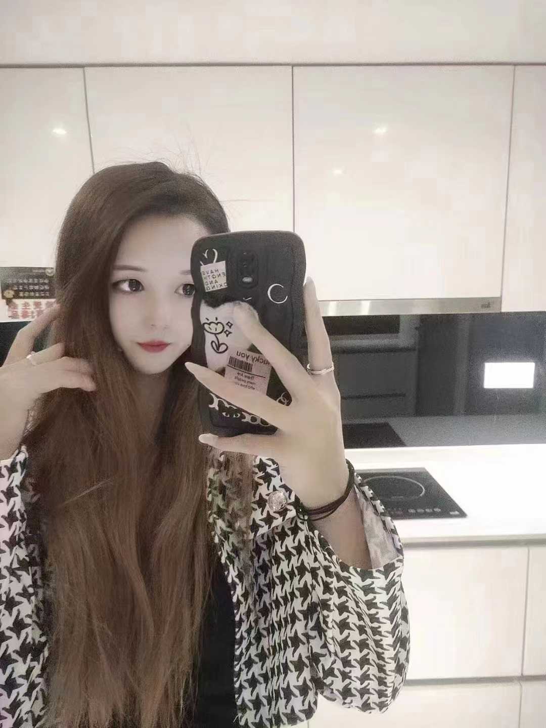 咪咪手感好，制服丝袜