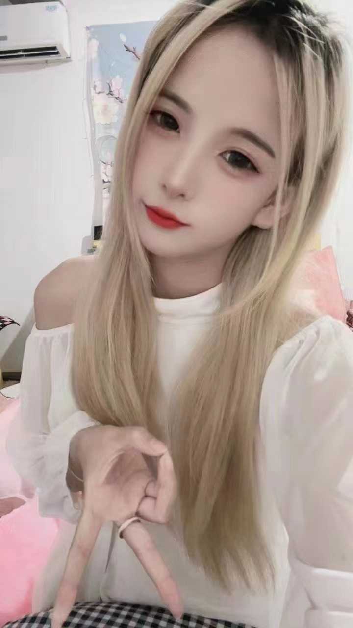 咪咪手感好，制服丝袜