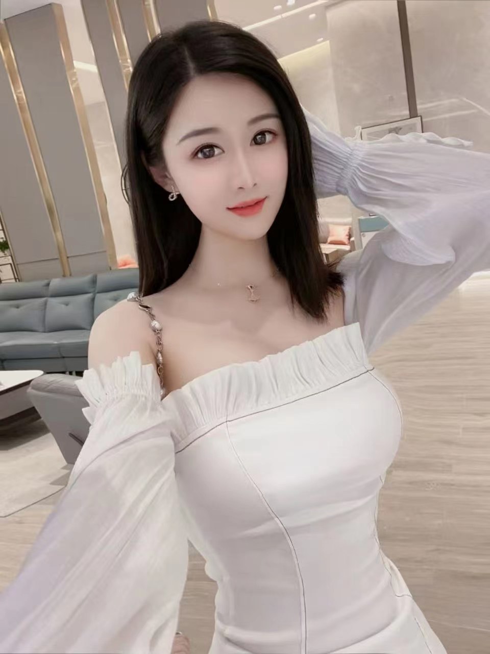 很听话很配合，而且她特别喜欢抱着艹她