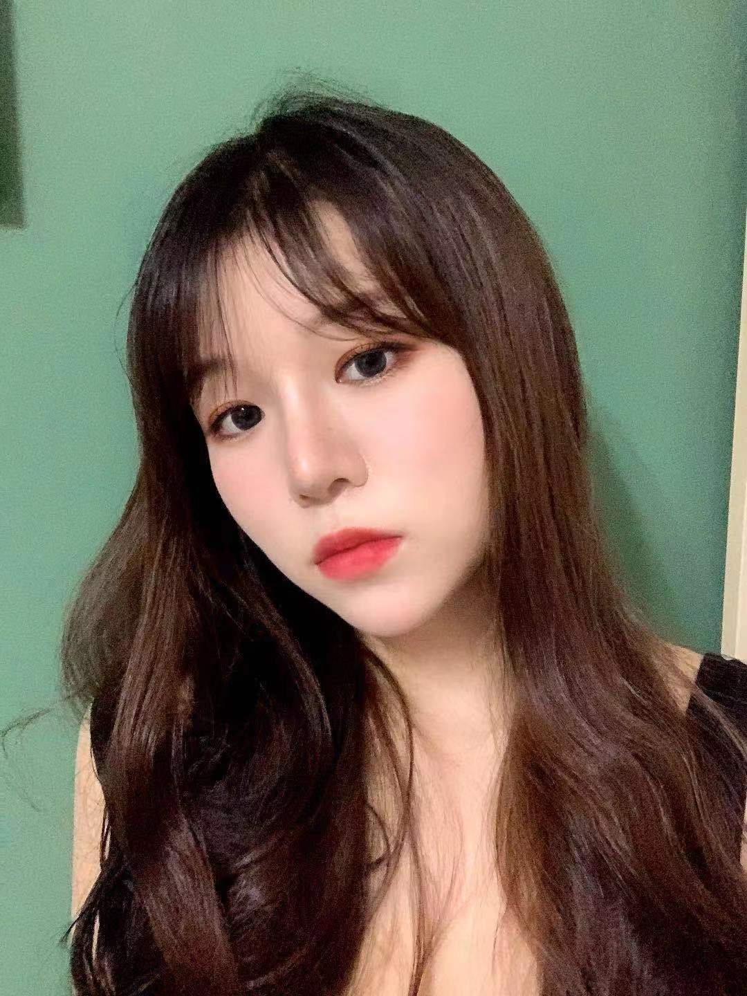 热情服务好的小姐姐