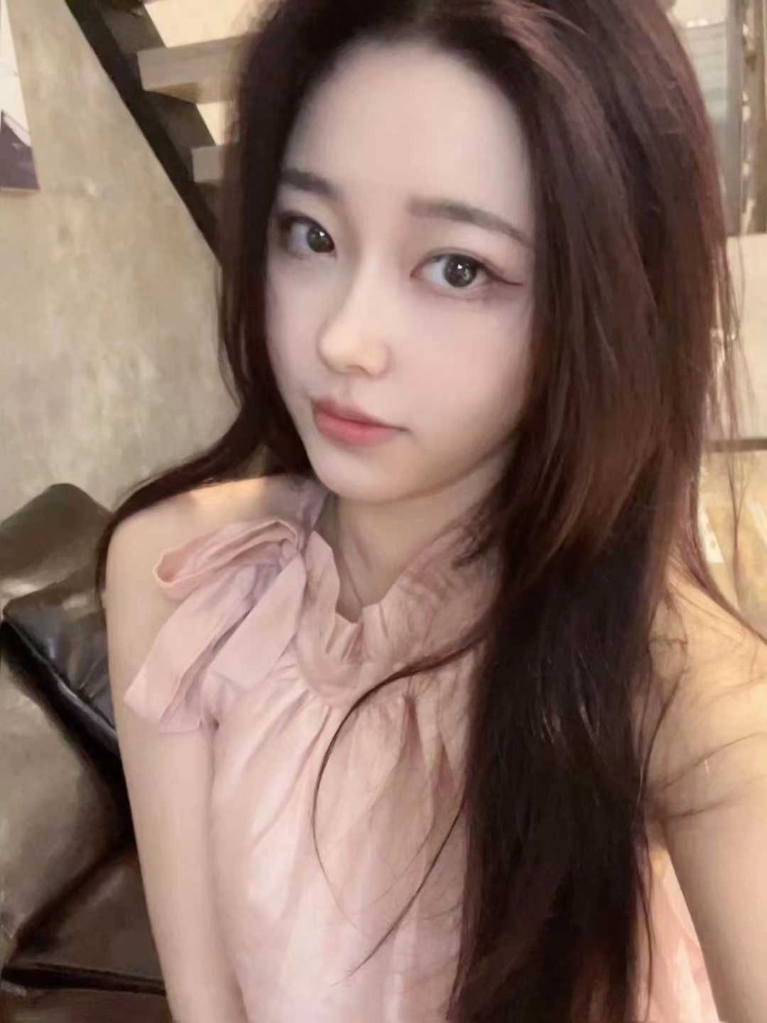 姿势多任意摆弄配合度高