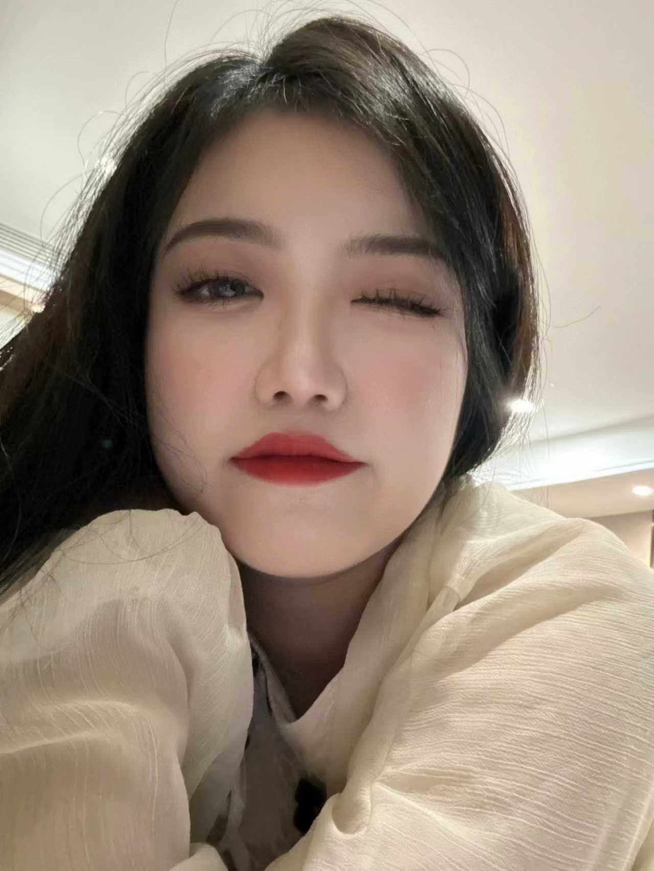 性感火辣，姿势配合